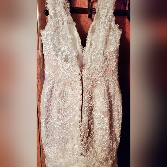 Size 4 Wedding dress, trumpet slip, head piece, veil, ribbon sequence belt. - Picture 12 of 13